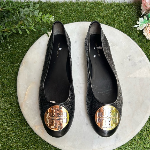 Tory Burch Claire Quilted Ballet Flat 
$258 Sz 8.5
Perfect Black / Gold / Silver - Picture 16 of 17